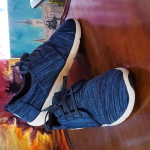 NWT Toms blue sneakers size 81/2
